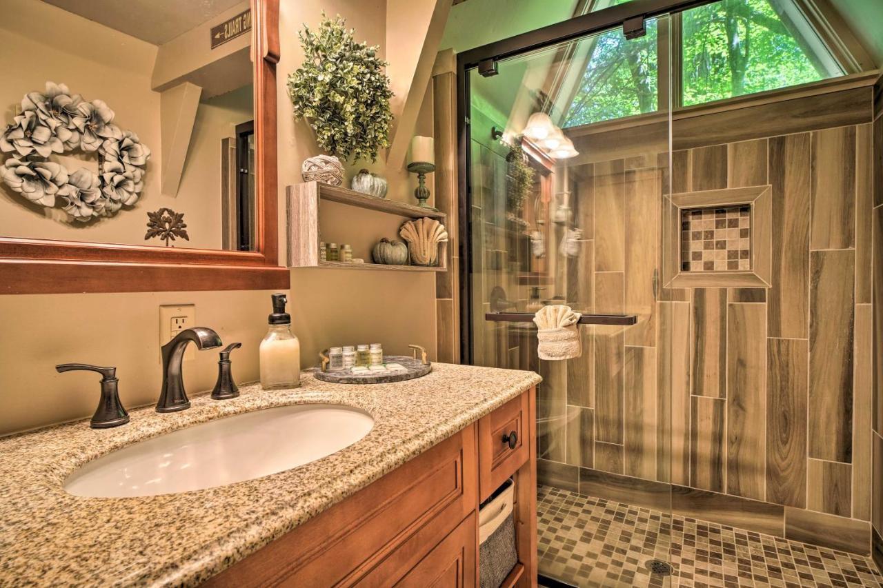 Snuggle Inn In The Heart Of Chalet Village! Gatlinburg Exterior foto